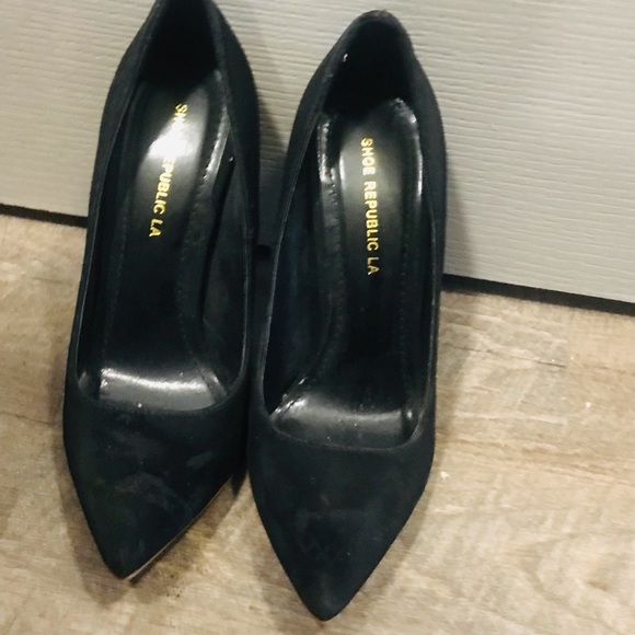 Shoes - Picture 1 of 4